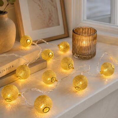 hellum LED Lichterkette Batterie (2xAA), Metallbälle gold, 10 LED innen Lichterkette innen klein warmweiß mit goldfarbenen Drahtbällen, beleuchtet 1,35m, Kabel transparent, Weihnachtskugeln 520767 hellum LED Lichterkette Batterie (2xAA), Metallbälle gold, 10 LED innen Lichterkette innen klein warmweiß mit goldfarbenen Drahtbällen, beleuchtet 1,35m, Kabel transparent, Weihnachtskugeln 520767