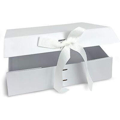 Verpackungswelt Geschenk-Box mit Deckel 23 x 17 x 7 cm Geschenk-Karton mit Magnet-Verschluss & edler Schleife Perfekt für Geburtstag, Hochzeit, Geburt Geschenk-Verpackung in Weiß Verpackungswelt Geschenk-Box mit Deckel 23 x 17 x 7 cm Geschenk-Karton mit Magnet-Verschluss & edler Schleife Perfekt für Geburtstag, Hochzeit, Geburt Geschenk-Verpackung in Weiß