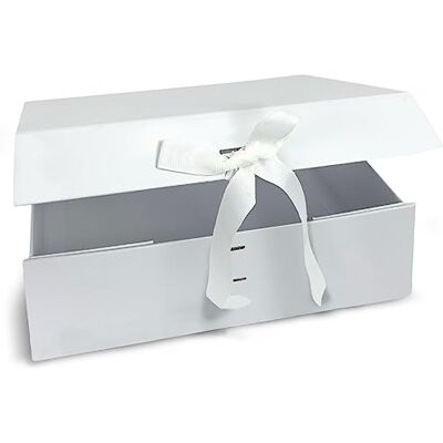 Verpackungswelt Geschenk-Box mit Deckel 31 x 22 x 15 cm Geschenk-Karton mit Magnet-Verschluss & edler Schleife Perfekt für Geburtstag, Hochzeit, Geburt Geschenk-Verpackung in Weiß Verpackungswelt Geschenk-Box mit Deckel 31 x 22 x 15 cm Geschenk-Karton mit Magnet-Verschluss & edler Schleife Perfekt für Geburtstag, Hochzeit, Geburt Geschenk-Verpackung in Weiß