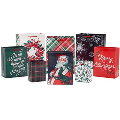 Hallmark Weihnachtsgeschenktüten-Set (8 Taschen: 2 kleine 12,7 cm, 3 mittelgroße 20,3 cm, 3 große 27,9 cm), klassischer Weihnachtsmann, schwarz und rot kariert, Schneeflocken, Stechpalme Hallmark Weihnachtsgeschenktüten-Set (8 Taschen: 2 kleine 12,7 cm, 3 mittelgroße 20,3 cm, 3 große 27,9 cm), klassischer Weihnachtsmann, schwarz und rot kariert, Schneeflocken, Stechpalme