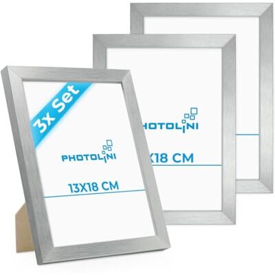 PHOTOLINI 3er Bilderrahmen 13x18 Silber, Bilderrahmen 13x18 Holz MDF, Fotorahmen 13 x 18 mit Acrylglas, Bilder Rahmen 13 x18 Aufhängen & Aufstellen, Picture Frame mit Zubehör für Fotos, Poster PHOTOLINI 3er Bilderrahmen 13x18 Silber, Bilderrahmen 13x18 Holz MDF, Fotorahmen 13 x 18 mit Acrylglas, Bilder Rahmen 13 x18 Aufhängen & Aufstellen, Picture Frame mit Zubehör für Fotos, Poster