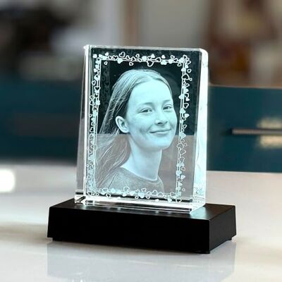 contento 2D Glasfoto Laserung mit Foto & Herzrahmen Foto in Glas gelasert, Kristallfoto mit LED Leuchtsockel, USB-C & Batteriebetrieb, Geschenk für Mama, Partner, Hochzeit Maße, 10,5 x 8 x 3 cm contento 2D Glasfoto Laserung mit Foto & Herzrahmen Foto in Glas gelasert, Kristallfoto mit LED Leuchtsockel, USB-C & Batteriebetrieb, Geschenk für Mama, Partner, Hochzeit Maße, 10,5 x 8 x 3 cm