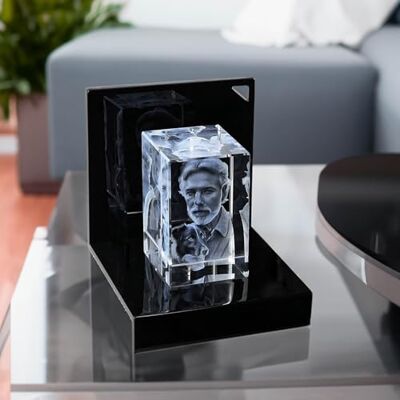 contento 3D Fotokristall mit Premium Leuchtsockel Dein Foto in Kristallglas Bild mit 3 Personen/Tiere Personalisertes und persönliches Glasfoto in 3D Größe M hoch contento 3D Fotokristall mit Premium Leuchtsockel Dein Foto in Kristallglas Bild mit 3 Personen/Tiere Personalisertes und persönliches Glasfoto in 3D Größe M hoch