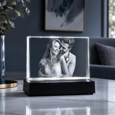 contento 2D Glasfoto mit eigenem Bild ohne Hintergrund, Bild freigestellt Laser Glasbild als persönliches Geschenk, (Kristall + Leuchtsockel, S Querformat (8x6x2cm)) contento 2D Glasfoto mit eigenem Bild ohne Hintergrund, Bild freigestellt Laser Glasbild als persönliches Geschenk, (Kristall + Leuchtsockel, S Querformat (8x6x2cm))