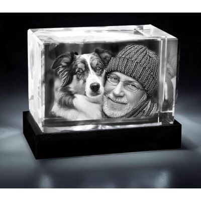 contento 3D Glasfoto Foto in Glablock gelasert Hochwertiges Kristallfoto Personalisiertes 3D Glas-Geschenk (Glasblock, M Querformat (90x60x60mm) inkl. Sockel bis 3 Personen/Tiere contento 3D Glasfoto Foto in Glablock gelasert Hochwertiges Kristallfoto Personalisiertes 3D Glas-Geschenk (Glasblock, M Querformat (90x60x60mm) inkl. Sockel bis 3 Personen/Tiere