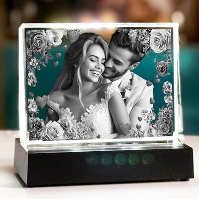 contento Personalisiertes Kristallfoto mit Rosenrahmen + eigenem Bild Glasfoto inkl Beleuchtung individuelles Geschenk für Geburtstag, Muttertag, Hochzeit Maße, 10,5 x 8 x 3 cm contento Personalisiertes Kristallfoto mit Rosenrahmen + eigenem Bild Glasfoto inkl Beleuchtung individuelles Geschenk für Geburtstag, Muttertag, Hochzeit Maße, 10,5 x 8 x 3 cm