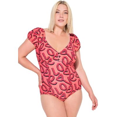 Ulla Popken Damen große Größen Übergrößen Plus Size Badeanzug, Love-Muster, Softcups, Puffärmel, recycelt Koralle 48 835848506-48 Ulla Popken Damen große Größen Übergrößen Plus Size Badeanzug, Love-Muster, Softcups, Puffärmel, recycelt Koralle 48 835848506-48