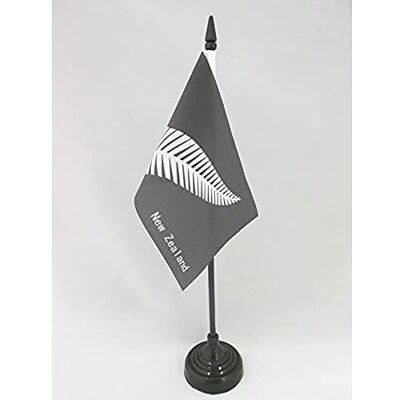 AZ FLAG Tischflagge Neuseeland Farne 15x10 cm Kunststoffsockel Für innen Neuseeländische Tischflagge New Zealand Fern genähte Ausführung mit verstärkten Kanten mit Kunststoffstab AZ FLAG Tischflagge Neuseeland Farne 15x10 cm Kunststoffsockel Für innen Neuseeländische Tischflagge New Zealand Fern genähte Ausführung mit verstärkten Kanten mit Kunststoffstab