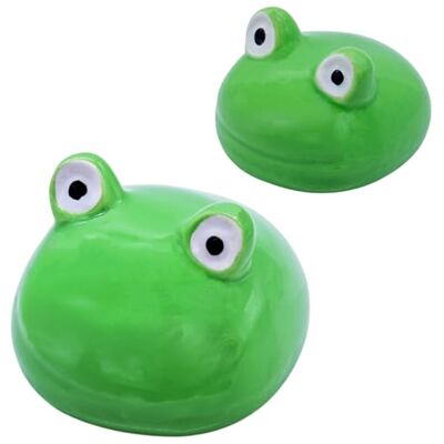 Spetebo Porzellan Schwimmdeko Frosch Figur 8 + 6 cm 2er Set Feinkeramik Dekofigur schwimmend für den Gartenteich Gartendeko Dekotier Schwimmtier Deko für Mini Teich Blumenbeet Terrasse Balkon Spetebo Porzellan Schwimmdeko Frosch Figur 8 + 6 cm 2er Set Feinkeramik Dekofigur schwimmend für den Gartenteich Gartendeko Dekotier Schwimmtier Deko für Mini Teich Blumenbeet Terrasse Balkon