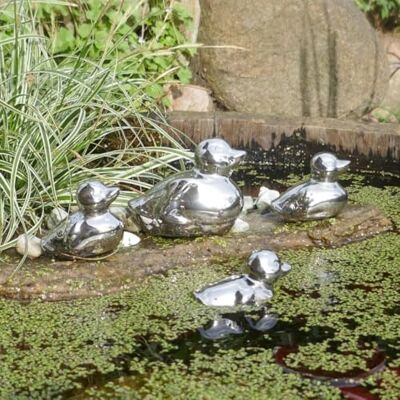 Storm Teichdeko Entenfamilie 4er Set aus Keramik Schwimmdeko Silber für Gartenteiche Miniteich Deko für Innen und Außen Tierfiguren Storm Teichdeko Entenfamilie 4er Set aus Keramik Schwimmdeko Silber für Gartenteiche Miniteich Deko für Innen und Außen Tierfiguren