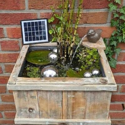 Storm Miniteich Komplettset Holz-Pflanzkasten Wasserspeier Spatz Solarpumpe Spatz aus Gusseisen inklusive Solar-Pumpe und 6er Set Edelstahl Schwimmkugeln Balkonteich Wassergarten Set Storm Miniteich Komplettset Holz-Pflanzkasten Wasserspeier Spatz Solarpumpe Spatz aus Gusseisen inklusive Solar-Pumpe und 6er Set Edelstahl Schwimmkugeln Balkonteich Wassergarten Set