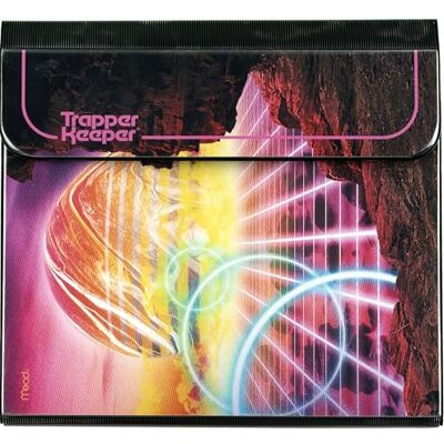 Mead Trapper Keeper Binder, Retro-Design, 2,5 cm Binder inklusive 2 Ordner und extra Tasche, Metallringe und Federclip, sichere Aufbewahrung, Glow, School Supplies (260038FM-ECM) Mead Trapper Keeper Binder, Retro-Design, 2,5 cm Binder inklusive 2 Ordner und extra Tasche, Metallringe und Federclip, sichere Aufbewahrung, Glow, School Supplies (260038FM-ECM)