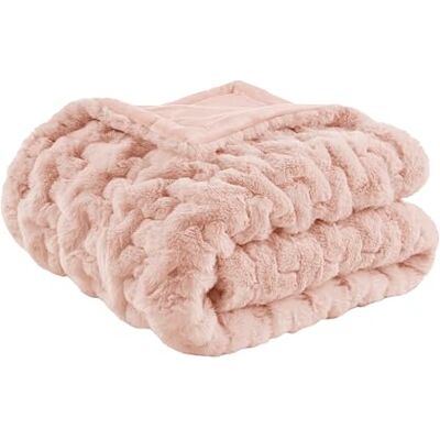 Madison Park Luxuriöser Überwurf, gerüscht, weich, gemütlich, gebürstet, langes Kunstfell, für Bett, Couch oder Sofa, 127 x 152,4 cm, Blush Madison Park Luxuriöser Überwurf, gerüscht, weich, gemütlich, gebürstet, langes Kunstfell, für Bett, Couch oder Sofa, 127 x 152,4 cm, Blush