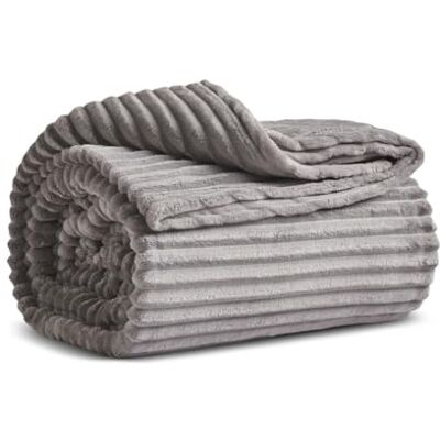 KARACA Ruby Stripe Wellsoft Einzel Decke, Grau 150 x 200 cm, Polyester Stilvoller Komfort für gemütliche Stunden KARACA Ruby Stripe Wellsoft Einzel Decke, Grau 150 x 200 cm, Polyester Stilvoller Komfort für gemütliche Stunden