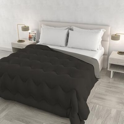 Italian Bed Linen Winterbettdecke ZOE Made in Italy, zweifarbig Wendeoptik, Steppdecke mit Füllung 250 g – Doppelbettdecke 250x250 cm – Waschmaschinengeeignet – Schokolade/Sand Italian Bed Linen Winterbettdecke ZOE Made in Italy, zweifarbig Wendeoptik, Steppdecke mit Füllung 250 g – Doppelbettdecke 250x250 cm – Waschmaschinengeeignet – Schokolade/Sand