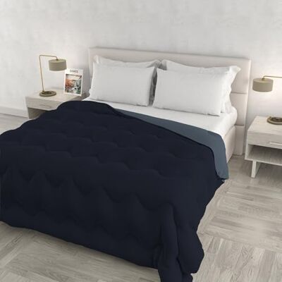 Italian Bed Linen Winterbettdecke ZOE Made in Italy, zweifarbig Wendeoptik, Steppdecke mit Füllung 250 g – Doppelbettdecke 250x250 cm – Waschmaschinengeeignet – Marineblau/BLAU Italian Bed Linen Winterbettdecke ZOE Made in Italy, zweifarbig Wendeoptik, Steppdecke mit Füllung 250 g – Doppelbettdecke 250x250 cm – Waschmaschinengeeignet – Marineblau/BLAU