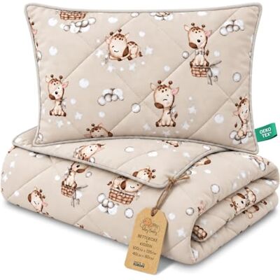 Totsy Baby Kinderbettdecke ohne Bezug Baumwolle Set Baby Kinderdecke Kissen Decke 100x135 cm für Kinderbett Babybett Kleinkind ganzjahres leicht atmungsaktiv Kopfkissen bezugsfrei Giraffen Gesteppt Totsy Baby Kinderbettdecke ohne Bezug Baumwolle Set Baby Kinderdecke Kissen Decke 100x135 cm für Kinderbett Babybett Kleinkind ganzjahres leicht atmungsaktiv Kopfkissen bezugsfrei Giraffen Gesteppt