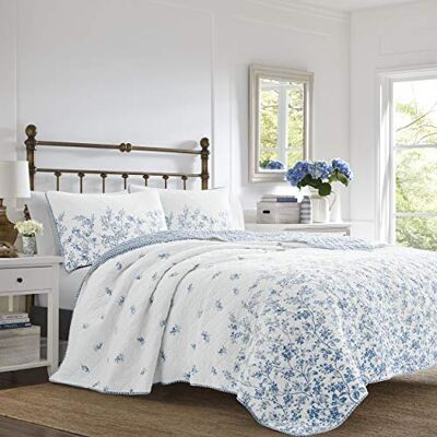 Laura Ashley Home Bettwäsche-Set für Doppelbett, wendbare Baumwoll-Bettwäsche mit passendem Kissenbezug, vorgewaschene Heimdekoration für zusätzliche Weichheit (Flora Blue, Twin) Laura Ashley Home Bettwäsche-Set für Doppelbett, wendbare Baumwoll-Bettwäsche mit passendem Kissenbezug, vorgewaschene Heimdekoration für zusätzliche Weichheit (Flora Blue, Twin)