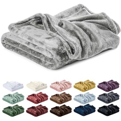 Lavea ® Kuscheldecke 130x150 cm Silber Mikrofaser – Flauschige Fleecedecke für Sofa und Bett, weiche Decke, pflegeleicht, Sofadecke, Tagesdecke oder Wolldecke Lavea ® Kuscheldecke 130x150 cm Silber Mikrofaser – Flauschige Fleecedecke für Sofa und Bett, weiche Decke, pflegeleicht, Sofadecke, Tagesdecke oder Wolldecke