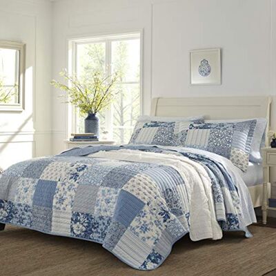 Laura Ashley Bettwäsche-Set für King-Size-Bett, wendbare Baumwoll-Bettwäsche mit passenden Kissenbezügen, Bauernhaus-inspirierte Heimdekoration (Paisleymuster, Patchwork-Blau, King-Size) Laura Ashley Bettwäsche-Set für King-Size-Bett, wendbare Baumwoll-Bettwäsche mit passenden Kissenbezügen, Bauernhaus-inspirierte Heimdekoration (Paisleymuster, Patchwork-Blau, King-Size)