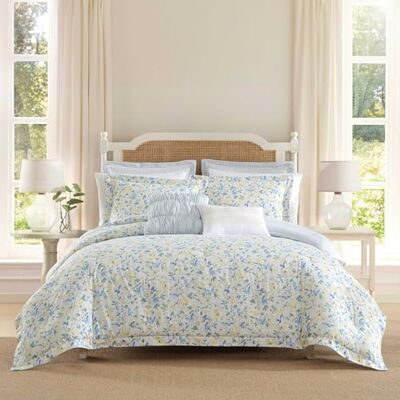 Laura Ashley King-Size-Bettdecken-Set, Baumwolle, wendbar, inklusive passenden Kissenbezügen mit Euro-Kissenbezügen und Dekokissen (Cassidy Yellow, King) Laura Ashley King-Size-Bettdecken-Set, Baumwolle, wendbar, inklusive passenden Kissenbezügen mit Euro-Kissenbezügen und Dekokissen (Cassidy Yellow, King)