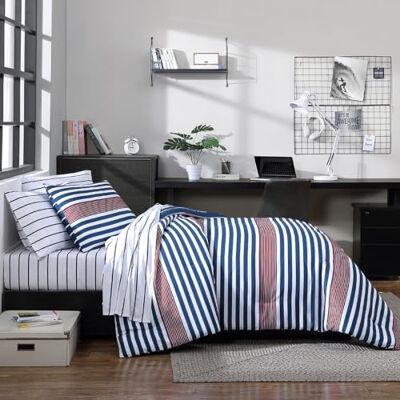 Nautica Bettdecken-Set, weiche Wendebettwäsche mit passendem Kissenbezug, gestreifte Heimdekoration, Schlafsaal-Essentials (Kennedy Stripe Navy Blue, Twin/Twin XL) Nautica Bettdecken-Set, weiche Wendebettwäsche mit passendem Kissenbezug, gestreifte Heimdekoration, Schlafsaal-Essentials (Kennedy Stripe Navy Blue, Twin/Twin XL)