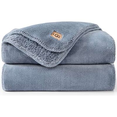 UGG 11063 Whitecap Plüsch-Flanell-Überwurfdecke, bequem, weich, leicht, gemütlich, Hotel-Stil, Heimdekoration, weiche und luxuriöse Decke für Wohnzimmer oder Schlafzimmer, 178 x 127 cm, Denim UGG 11063 Whitecap Plüsch-Flanell-Überwurfdecke, bequem, weich, leicht, gemütlich, Hotel-Stil, Heimdekoration, weiche und luxuriöse Decke für Wohnzimmer oder Schlafzimmer, 178 x 127 cm, Denim