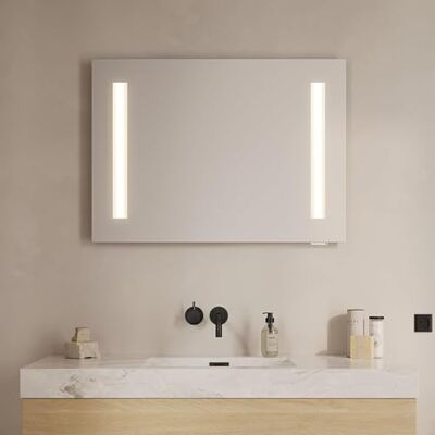 Spiegel - Integriertes Licht und Steckdose Spiegel - Integriertes Licht und Steckdose
