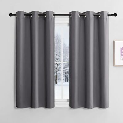 NICETOWN Kurze Vorhang gegen Kälte Verdunklungsvorhänge mit Ösen Grau, H120 x B107 cm, Bistrogardine 2er Set, Thermovorhang hitzeschutz, Küchengardinen Modern, Gardinen für Kleine Fenster NICETOWN Kurze Vorhang gegen Kälte Verdunklungsvorhänge mit Ösen Grau, H120 x B107 cm, Bistrogardine 2er Set, Thermovorhang hitzeschutz, Küchengardinen Modern, Gardinen für Kleine Fenster