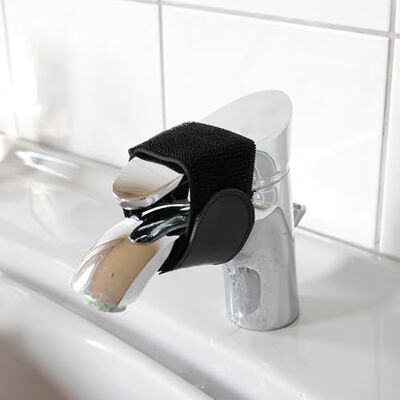 Hobicht - 2X Kindersicherung Wasserhahn Einhebelmischer elastischer Gurt mit Klettverschluss Anti-Rutsch Silikon Schutz Armatur Kindersicherung Küche Bad kindersicher Sicherheitsschutz (Schwarz, 30) Hobicht - 2X Kindersicherung Wasserhahn Einhebelmischer elastischer Gurt mit Klettverschluss Anti-Rutsch Silikon Schutz Armatur Kindersicherung Küche Bad kindersicher Sicherheitsschutz (Schwarz, 30)