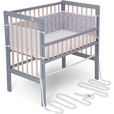 FabiMax Baby Beistellbett für Boxspringbett, TÜV geprüft 2022, inkl. Matratze und Nestchen aus Netzstoff, Buche massiv grau/Natur, Comfort/weiße Sterne auf grau FabiMax Baby Beistellbett für Boxspringbett, TÜV geprüft 2022, inkl. Matratze und Nestchen aus Netzstoff, Buche massiv grau/Natur, Comfort/weiße Sterne auf grau