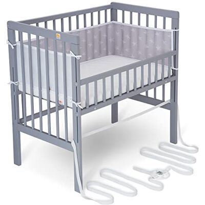 FabiMax Baby Beistellbett für Boxspringbett, TÜV geprüft 2022, inkl. Matratze und Nestchen aus Netzstoff, Buche massiv grau, Classic/weiße Sterne auf grau FabiMax Baby Beistellbett für Boxspringbett, TÜV geprüft 2022, inkl. Matratze und Nestchen aus Netzstoff, Buche massiv grau, Classic/weiße Sterne auf grau