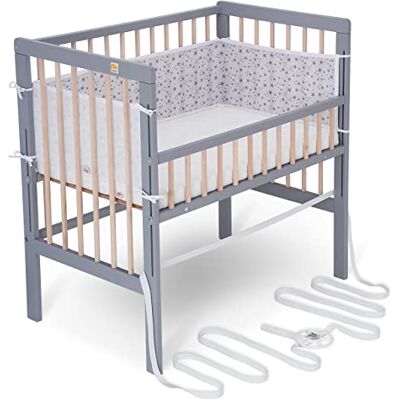 FabiMax Baby Beistellbett für Boxspringbett, TÜV geprüft 2022, inkl. Matratze und Nestchen aus Netzstoff, Buche massiv grau/Natur, Comfort/graue Sterne auf weiß FabiMax Baby Beistellbett für Boxspringbett, TÜV geprüft 2022, inkl. Matratze und Nestchen aus Netzstoff, Buche massiv grau/Natur, Comfort/graue Sterne auf weiß
