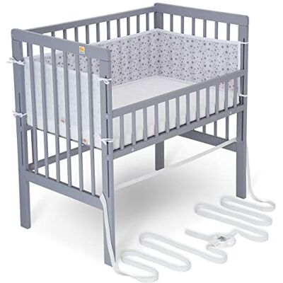 FabiMax Baby Beistellbett für Boxspringbett, TÜV geprüft 2022, inkl. Matratze und Nestchen aus Netzstoff, Buche massiv grau, Comfort/graue Sterne auf weiß FabiMax Baby Beistellbett für Boxspringbett, TÜV geprüft 2022, inkl. Matratze und Nestchen aus Netzstoff, Buche massiv grau, Comfort/graue Sterne auf weiß