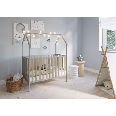 FabiMax Schlafmütze 120x60, Babybett in Hausoptik, 3-Fach Höhenverstellbar, Umbaubar zum Juniorbett (ohne Matratze, grau/Natur, 120x60 cm) FabiMax Schlafmütze 120x60, Babybett in Hausoptik, 3-Fach Höhenverstellbar, Umbaubar zum Juniorbett (ohne Matratze, grau/Natur, 120x60 cm)