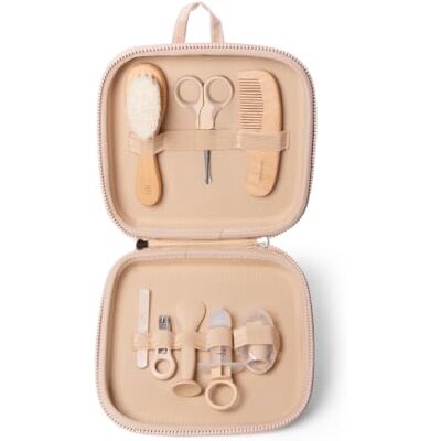 SUAVINEX , Babypflege-Set mit Neceser, Babypflegeset, beige Inhalt: Nagelknipser + Glasfeile + Schere + Bürste + Kamm + Zahnfleisch-Fingerhut + Creme-Applikator halbstarr SUAVINEX , Babypflege-Set mit Neceser, Babypflegeset, beige Inhalt: Nagelknipser + Glasfeile + Schere + Bürste + Kamm + Zahnfleisch-Fingerhut + Creme-Applikator halbstarr