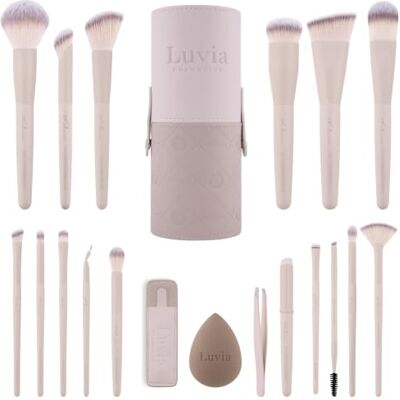 Luvia Cosmetics Make-up Pinselset Aura Pro 19-teiliges Pinselset für Gesicht & Augen mit Etui, Beauty Sponge & Pinzette Professionelle Kosmetikpinsel vegan & tierversuchsfrei Nude 2-farbig Luvia Luvia Cosmetics Make-up Pinselset Aura Pro 19-teiliges Pinselset für Gesicht & Augen mit Etui, Beauty Sponge & Pinzette Professionelle Kosmetikpinsel vegan & tierversuchsfrei Nude 2-farbig Luvia