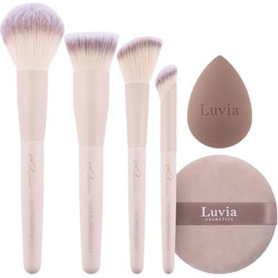 Luvia Cosmetics Pinselset Make-up Gesicht Vegane Schminkpinsel Complete Face Set Puderpinsel, Foundation Buffer Pinsel, Rouge/Blush Pinsel, Concealerpinsel, Make-up Schwamm, Puderquaste Nude Aura Luvia Luvia Cosmetics Pinselset Make-up Gesicht Vegane Schminkpinsel Complete Face Set Puderpinsel, Foundation Buffer Pinsel, Rouge/Blush Pinsel, Concealerpinsel, Make-up Schwamm, Puderquaste Nude Aura Luvia