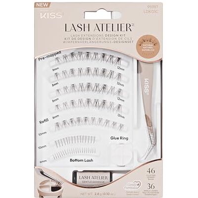 Kiss Lash Atelier Professionelles Wimpernverlängerungs-Set, ‚Natural‘, künstliche einzelne Wimpern, 46 Wimperncluster & 36 Einzelwimpern, halten bis zu 7 Tage, Wimpernkleber-Ring, Applikator Kiss Lash Atelier Professionelles Wimpernverlängerungs-Set, ‚Natural‘, künstliche einzelne Wimpern, 46 Wimperncluster & 36 Einzelwimpern, halten bis zu 7 Tage, Wimpernkleber-Ring, Applikator