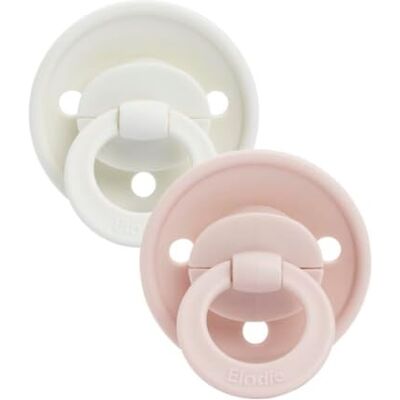 Elodie Details Binky Bundle Babyschnuller 2er-Set – Kirschform Neugeborene 0-6 Monate – Silikon – BPA-frei – 3 Belüftungslöcher – Ohne Schadstoffe – Powder Pink Elodie Details Binky Bundle Babyschnuller 2er-Set – Kirschform Neugeborene 0-6 Monate – Silikon – BPA-frei – 3 Belüftungslöcher – Ohne Schadstoffe – Powder Pink