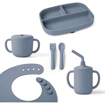Ergobaby Kindergeschirr-Set Deluxe für Babys und Kleinkinder ab 6 Monaten, Baby Geschirrset mit 2 Bechern, Tablett, Lätzchen und Besteck, ohne BPA, PVC und Phthalaten, Soft Blue Ergobaby Kindergeschirr-Set Deluxe für Babys und Kleinkinder ab 6 Monaten, Baby Geschirrset mit 2 Bechern, Tablett, Lätzchen und Besteck, ohne BPA, PVC und Phthalaten, Soft Blue