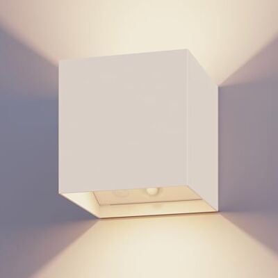 CALEX Volterra Wandleuchte, Up- & Down-Beleuchtung, spritzwasserdicht, Weiß Aufladbare USB-C Wandleuchte mit Bewegungssensor kabellos an Eingang, Fassade, Balkon oder Terrasse platzierbar CALEX Volterra Wandleuchte, Up- & Down-Beleuchtung, spritzwasserdicht, Weiß Aufladbare USB-C Wandleuchte mit Bewegungssensor kabellos an Eingang, Fassade, Balkon oder Terrasse platzierbar