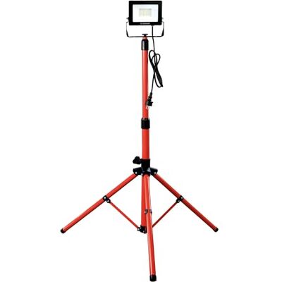 Velamp 1800 lm (20 W) LED-Baustellenstrahler; Arbeitsleuchte mit 3 m Kabel; wasserdicht (IP65). Stativ bis 155 cm ausziehbar. Natürliches Licht (4000 K). Ideal für Arbeit und Camping. Velamp 1800 lm (20 W) LED-Baustellenstrahler; Arbeitsleuchte mit 3 m Kabel; wasserdicht (IP65). Stativ bis 155 cm ausziehbar. Natürliches Licht (4000 K). Ideal für Arbeit und Camping.