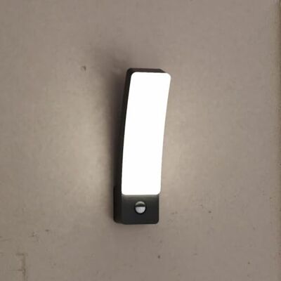 LUTEC KIRA LED Außenwandleuchte mit Bewegungsmelder, 1400 Lumen 4000K, Wasserdicht, moderne Wandlampe für Haustür Terrasse Garten in Dunkelgrau LUTEC KIRA LED Außenwandleuchte mit Bewegungsmelder, 1400 Lumen 4000K, Wasserdicht, moderne Wandlampe für Haustür Terrasse Garten in Dunkelgrau