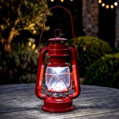 Spetebo LED Sturmlaterne rot aus Metall mit 15 LEDs Batterie betrieben Camping Laterne Garten Lampe Leuchte dimmbar Spetebo LED Sturmlaterne rot aus Metall mit 15 LEDs Batterie betrieben Camping Laterne Garten Lampe Leuchte dimmbar