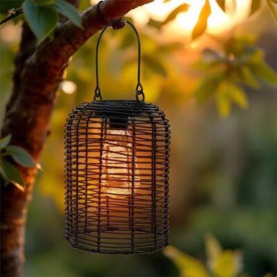 Spetebo Solar Hängeleuchte in Rattan Optik schwarz mit LED Glühbirne 20 x 16 cm Deko Gartenlaterne zum Hängen warm weiß Solarleuchte Tischleuchte Gartenlicht Garten Deko Beleuchtung Balkon Terrasse Spetebo Solar Hängeleuchte in Rattan Optik schwarz mit LED Glühbirne 20 x 16 cm Deko Gartenlaterne zum Hängen warm weiß Solarleuchte Tischleuchte Gartenlicht Garten Deko Beleuchtung Balkon Terrasse