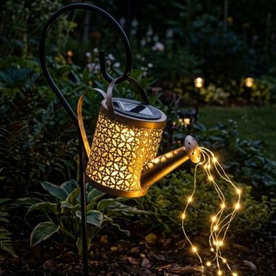 Spetebo LED Solar Gießkanne mit Erdspieß, 21 x 16 cm, 40 LED warm weiß Garten Deko Beleuchtung, Dekorative Laterne, Draht Lichterkette, Sternendusche Lichtspiel Spetebo LED Solar Gießkanne mit Erdspieß, 21 x 16 cm, 40 LED warm weiß Garten Deko Beleuchtung, Dekorative Laterne, Draht Lichterkette, Sternendusche Lichtspiel