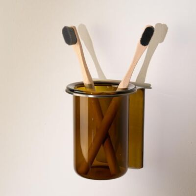 Designfabrik Hamburg Zahnbürstenhalter Silber/Braunglas Wandmontage Herausnehmbarer Becher in stabiler Halterung hygienische Aufbewahrung für Bürsten und Zahnpasta platzsparend am Waschbecken Designfabrik Hamburg Zahnbürstenhalter Silber/Braunglas Wandmontage Herausnehmbarer Becher in stabiler Halterung hygienische Aufbewahrung für Bürsten und Zahnpasta platzsparend am Waschbecken