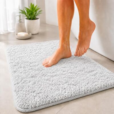 Floordirekt Badematte Sky Badezimmerteppich Weicher, dichter Hochflor Rutschhemmend & Schnell trocknend Geeignet für Fußbodenheizung Eckig & Rund (70 x 120 cm, Weiß) Floordirekt Badematte Sky Badezimmerteppich Weicher, dichter Hochflor Rutschhemmend & Schnell trocknend Geeignet für Fußbodenheizung Eckig & Rund (70 x 120 cm, Weiß)