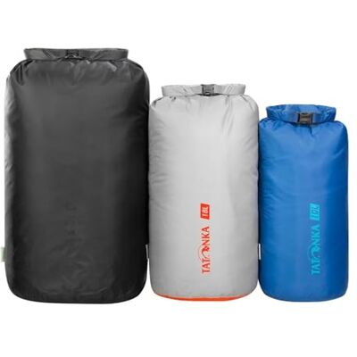 Tatonka Packbeutel Dry Sack Set 3 (10l / 18l / 30l) DREI wasserdichte Packsäcke mit Rollverschluss und Steckschließe Aus recyceltem Polyester 10, 18 und 30 Liter Volumen (verschiedenfarbig) Tatonka Packbeutel Dry Sack Set 3 (10l / 18l / 30l) DREI wasserdichte Packsäcke mit Rollverschluss und Steckschließe Aus recyceltem Polyester 10, 18 und 30 Liter Volumen (verschiedenfarbig)